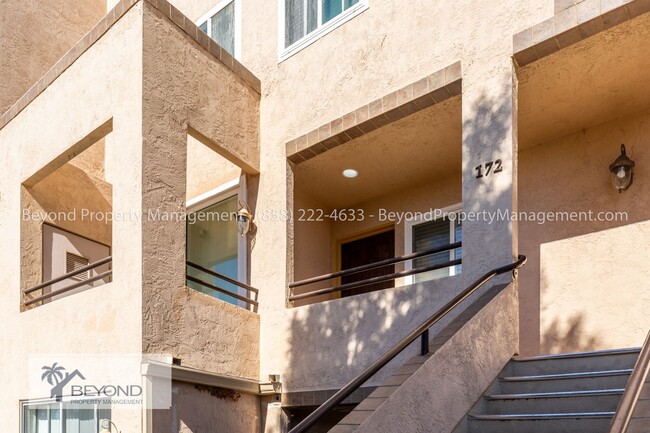 Building Photo - LOCATION! LOCATON! LOCATION RARELY AVAILAB...