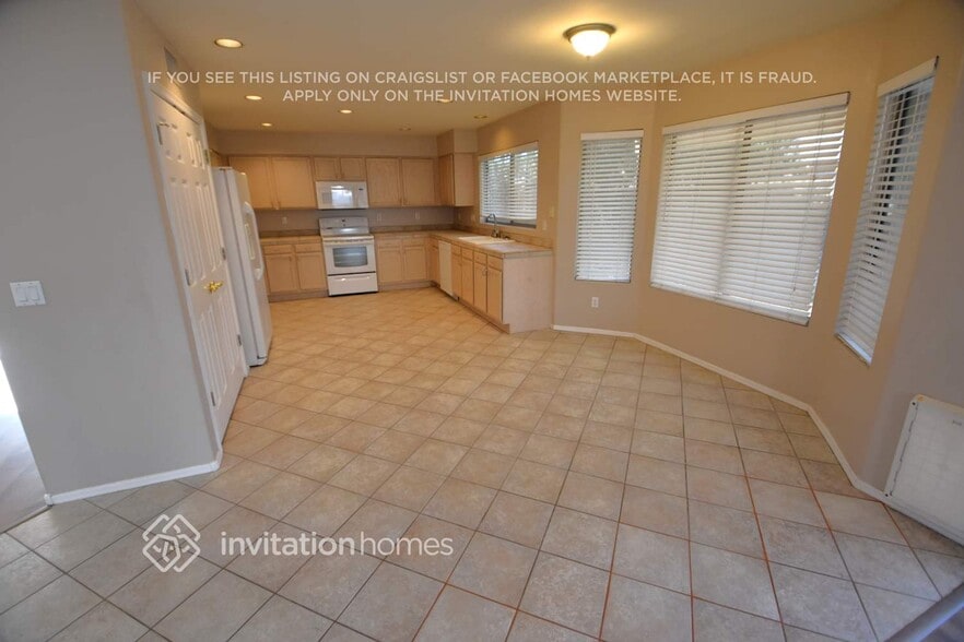 Building Photo - 16180 N 159th Ave