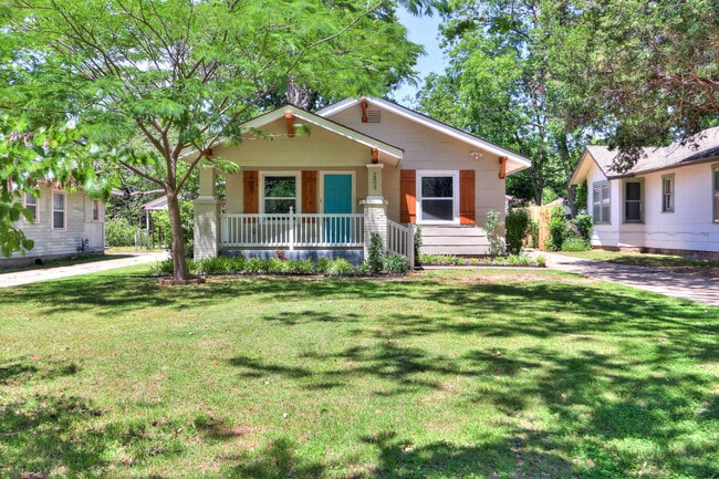 Primary Photo - Remodeled Retreat w/ Covered Patio, Front ...