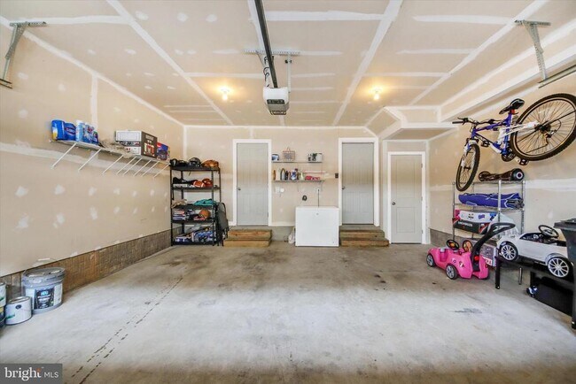 Building Photo - 1616 Wesbourne Dr