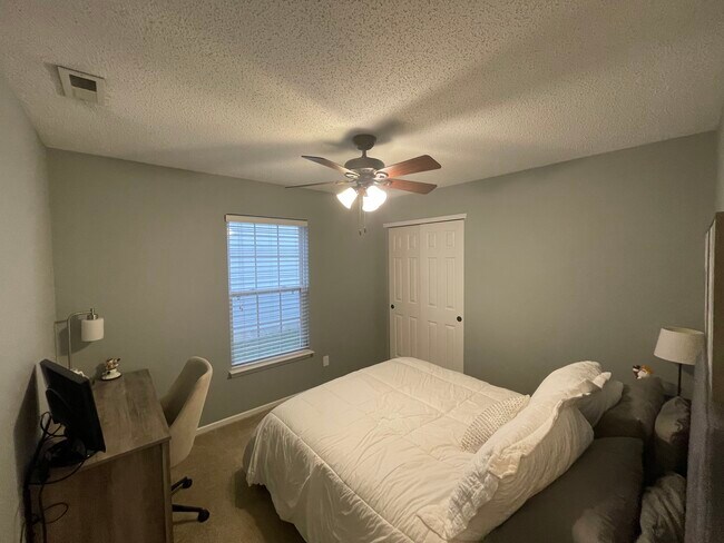 Building Photo - 12812 Anthem Ave