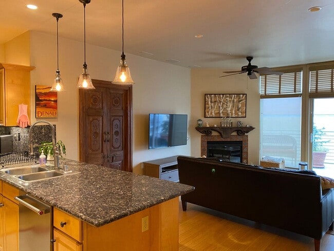 Building Photo - Fully furnished rental in downtown Anchorage