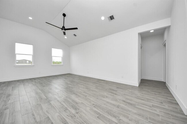 Building Photo - 673 Rd 5822