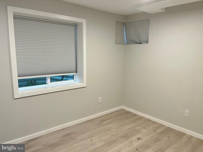 Building Photo - 10710 Jamaica Dr