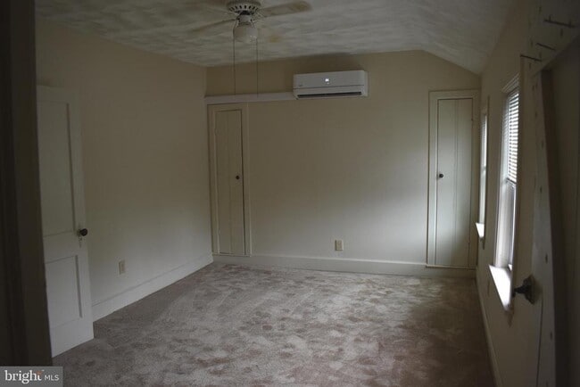 Building Photo - 9062 Washington St