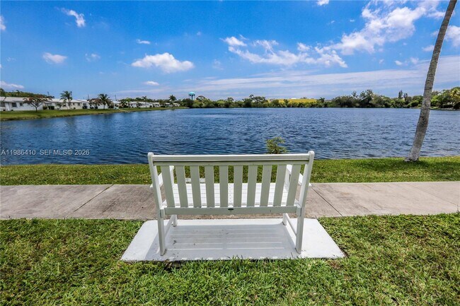 Building Photo - 2223 Park Ln