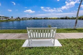 Building Photo - 2223 Park Ln