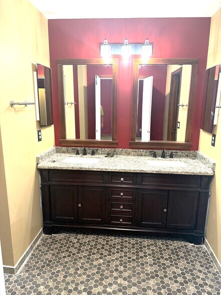 Building Photo - 3956 Cedar Cove Ln