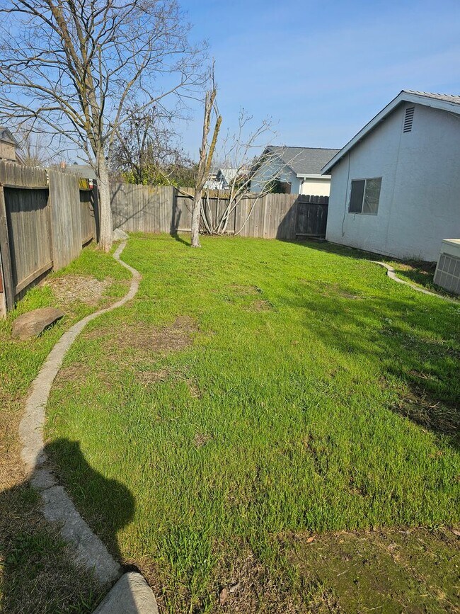 Building Photo - NICE UPDATED HOME IN SACRAMENTO!!