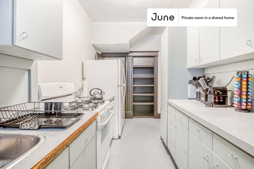 Building Photo - Room in Shared 5 bed/2 bath home