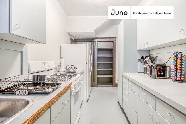 Building Photo - Room in Shared 5 bed/1 bath home