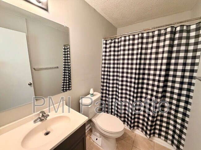 Building Photo - 1908 Tall Pines Cir