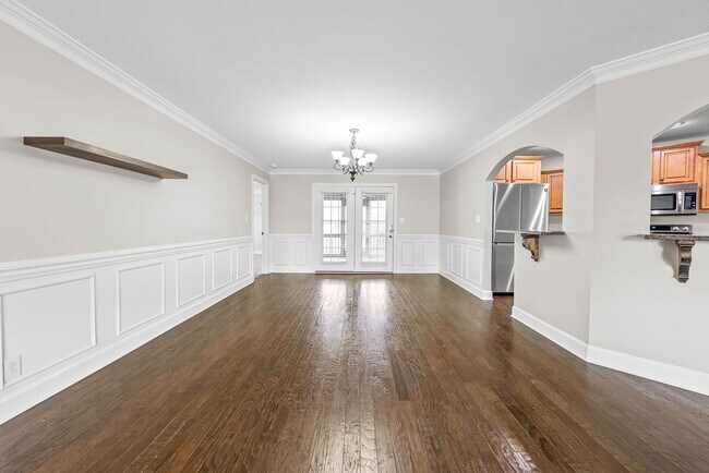 Building Photo - Pet Friendly Three Bedroom with Bonus!