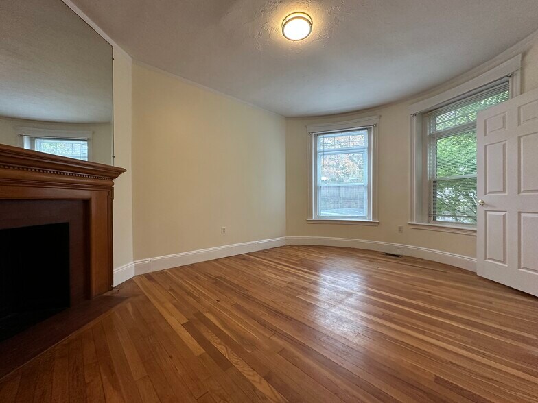 Building Photo - 191 Winthrop Rd