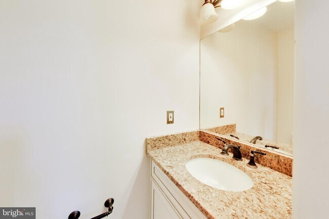 Building Photo - 4 Earth Star Ct