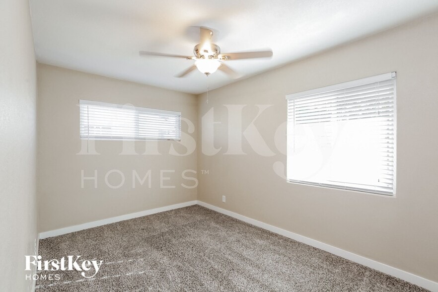 Building Photo - 5015 N 20th Ave