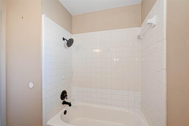 Building Photo - 21631 Park Villa Dr