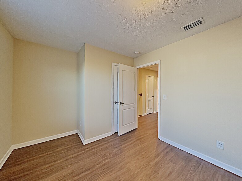 Building Photo - 1205 Sundown Ct