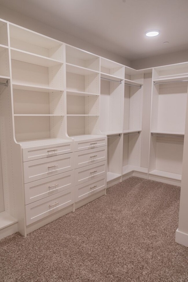 Building Photo - 5Bd/4.25Ba Kirkland House