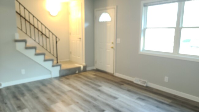 Building Photo - Beautiful Remodeled 2 bedroom Townhome