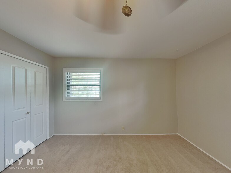 Building Photo - 925 Warren Way
