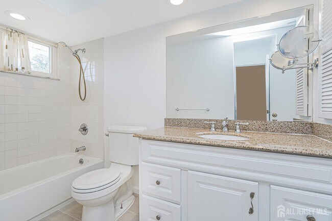 Building Photo - 17 Throckmorton Ln