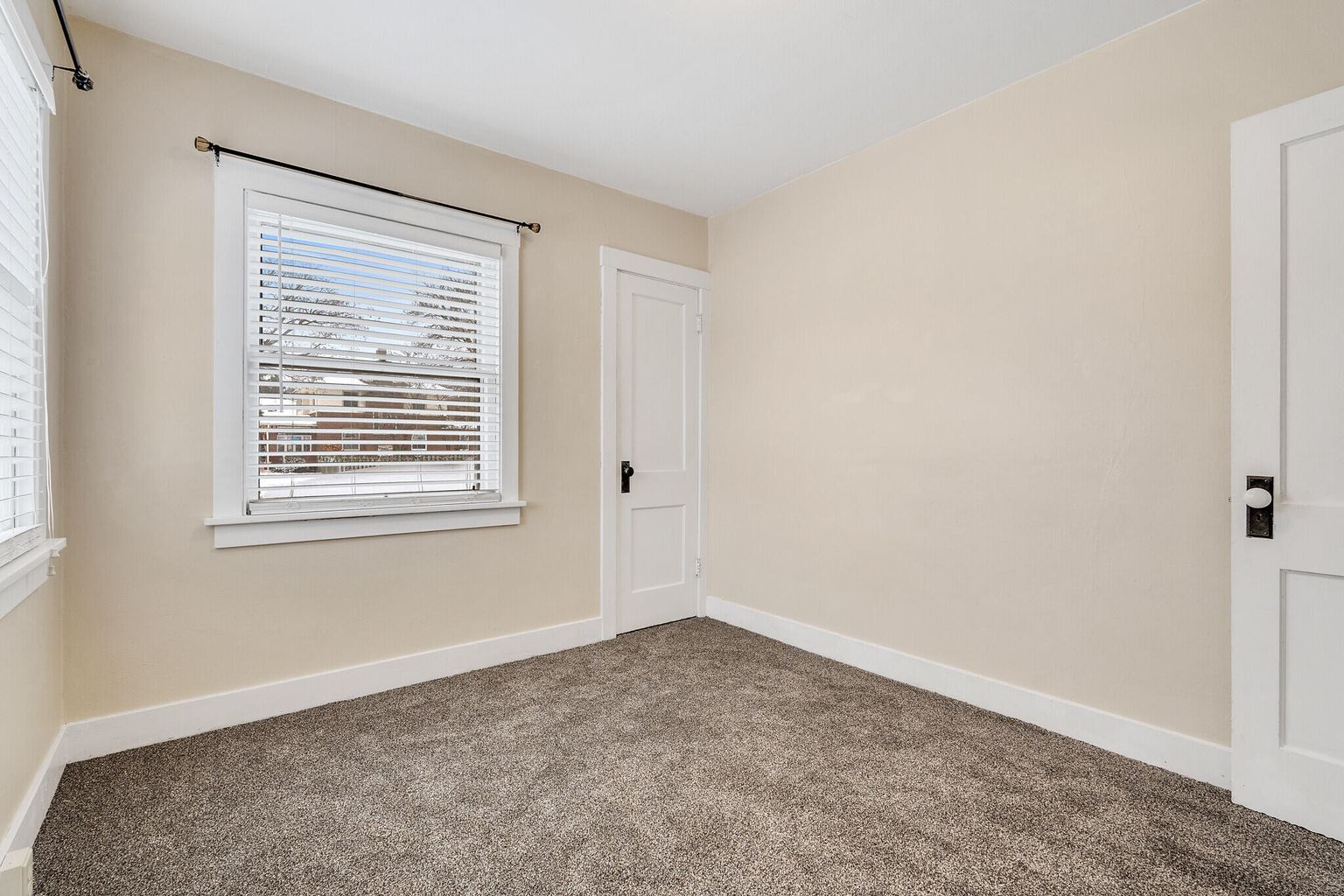 Building Photo - 304 Losey Blvd S