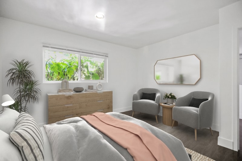 Building Photo - 1321 W 36th Pl