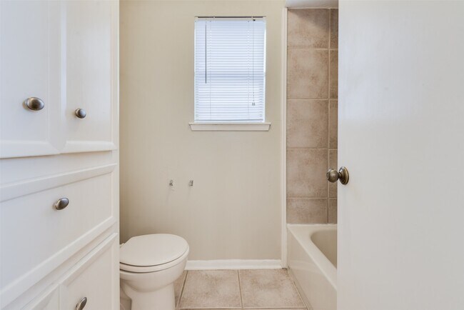 Building Photo - 22206 N Fork Dr