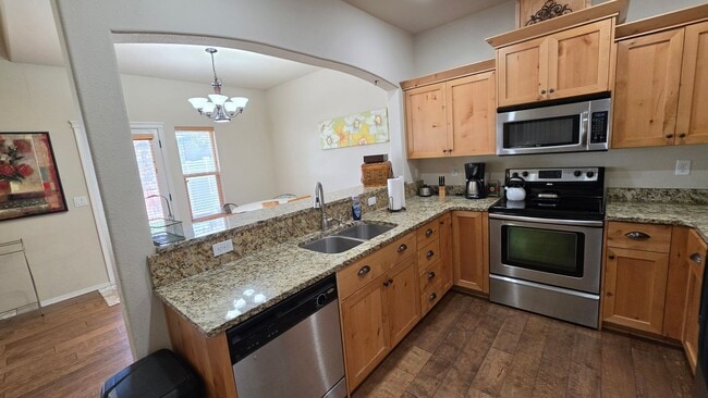 Building Photo - Beautiful home in quiet Pine Tree Village Community neighborhood