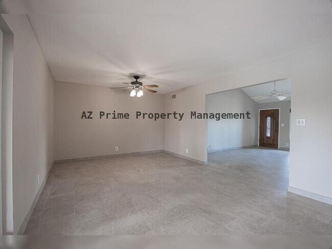 Building Photo - 542 W Pampa Ave