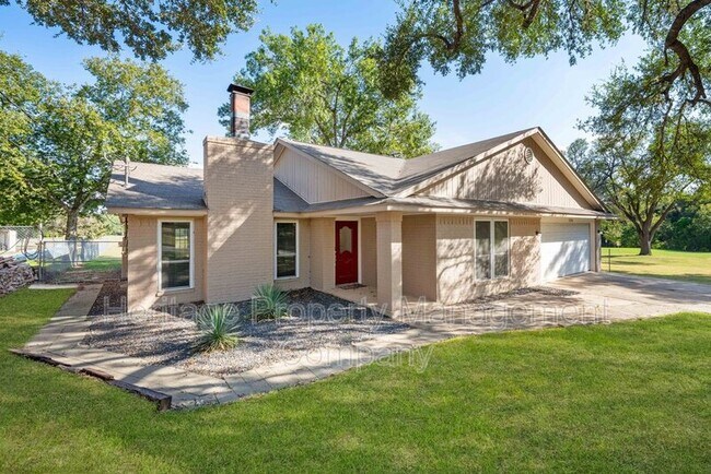 Building Photo - 1174 Mooncrest Dr