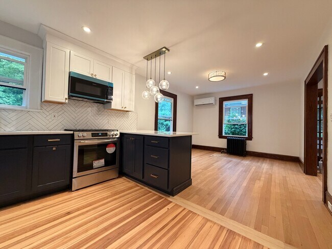 Building Photo - 160 Clairmont Terrace