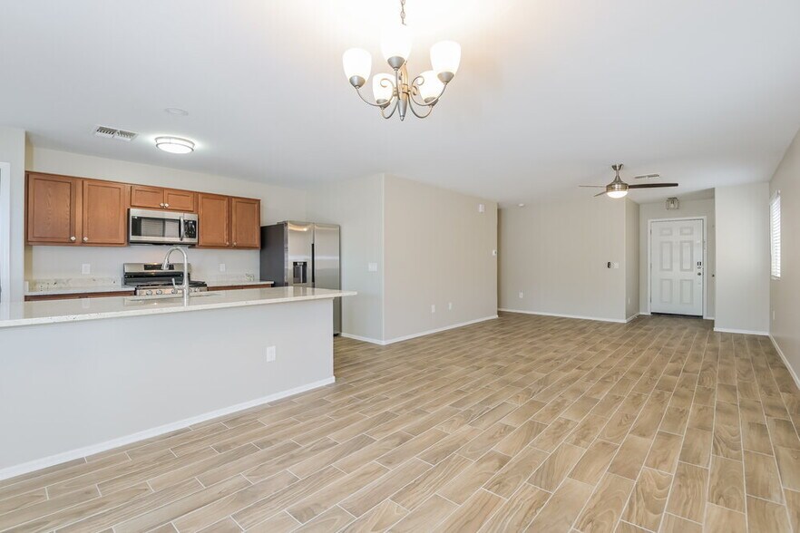 Building Photo - 5075 E Fishhook Ct