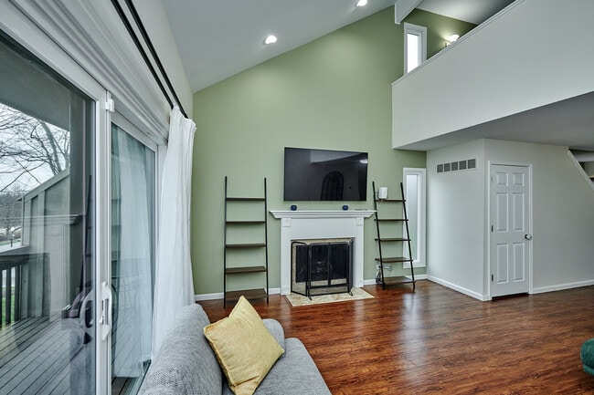 Building Photo - 1066 Florimond Dr