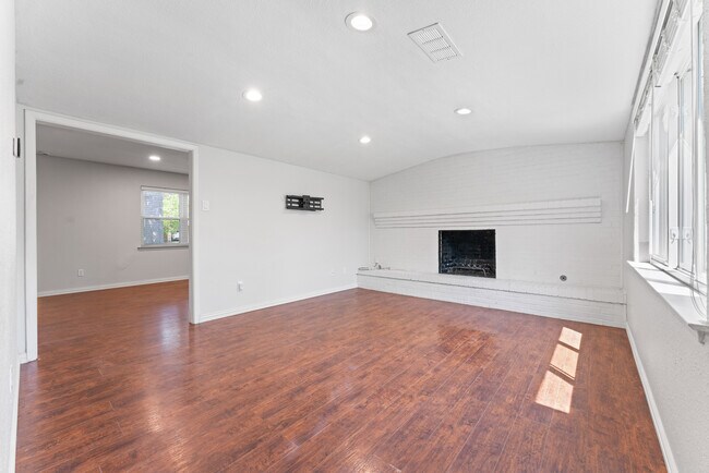 Building Photo - 13036 Glenside Dr
