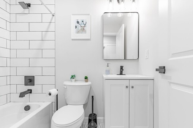 Building Photo - 549 S Orange Ave