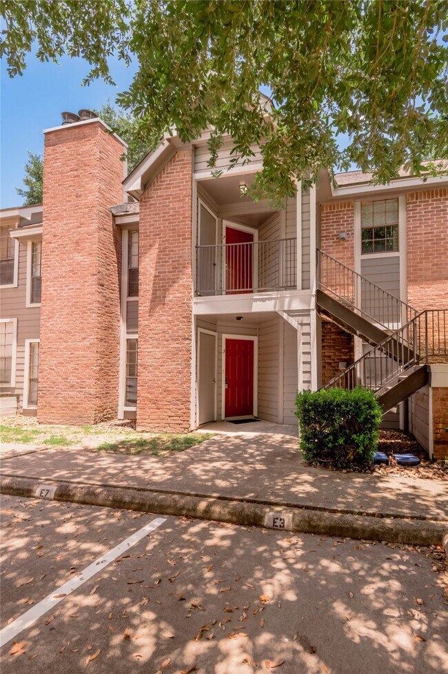Building Photo - 2401 Sycamore Ave