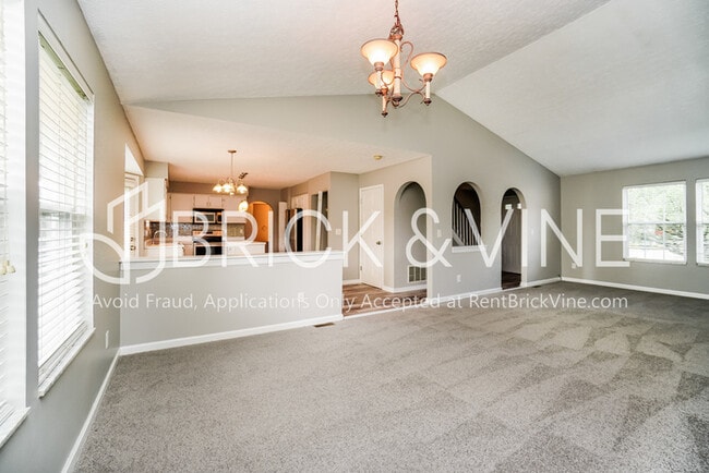 Building Photo - 5465 Avonhurst Ct