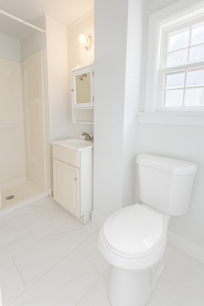 Building Photo - 496 3rd Ave