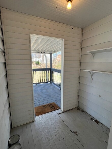 Building Photo - 511 N Church St