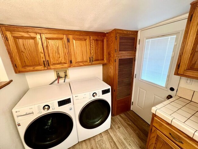 Building Photo - Beautiful, historic, Ocean Beach Cottage i...