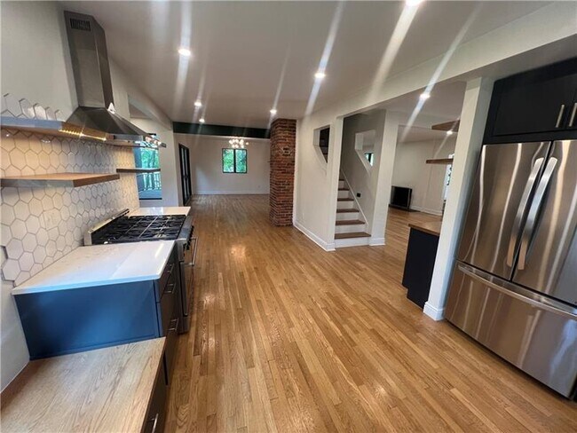 Building Photo - 127 Westland Dr