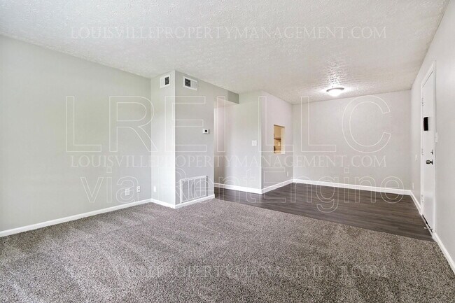 Building Photo - 7096 Wildwood Cir