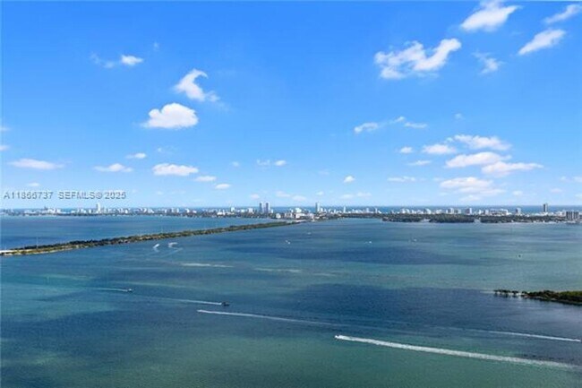 Building Photo - 700 NE 24th St