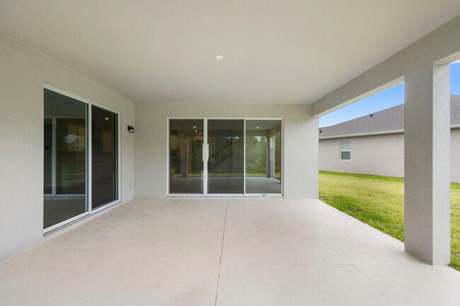 Building Photo - 13053 Pergola Ave