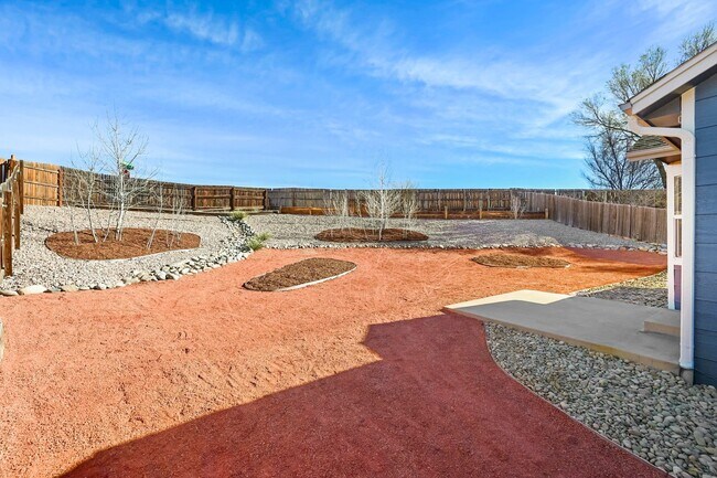 Building Photo - 5540 Almont Ave