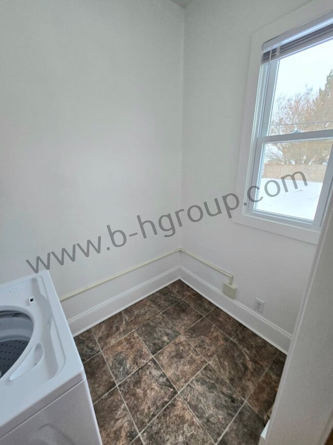 Building Photo - 1925 53rd St