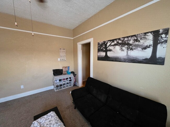 Building Photo - 583 S 2nd Ave