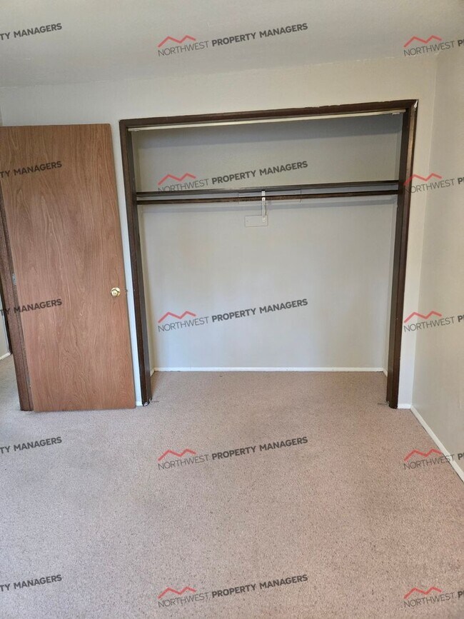 Building Photo - R40B